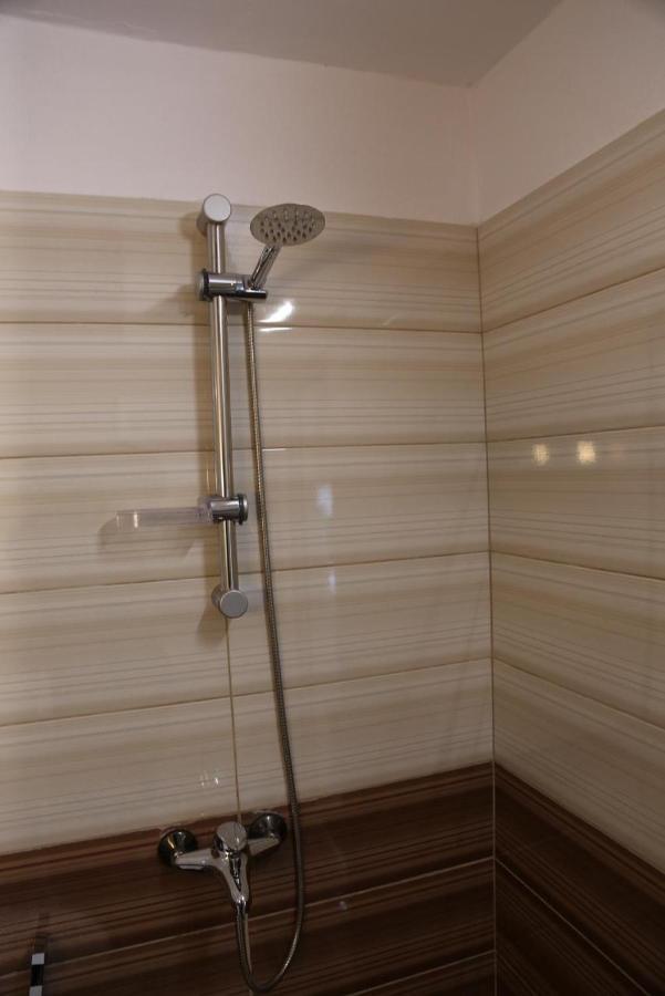 Modern Marvel Apartment Krujë 外观 照片